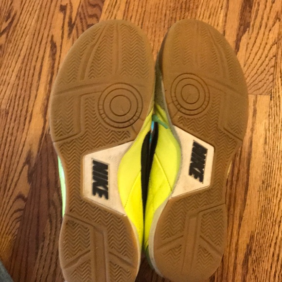 Nike indoor soccer shoe/ court shoe - Picture 5 of 5